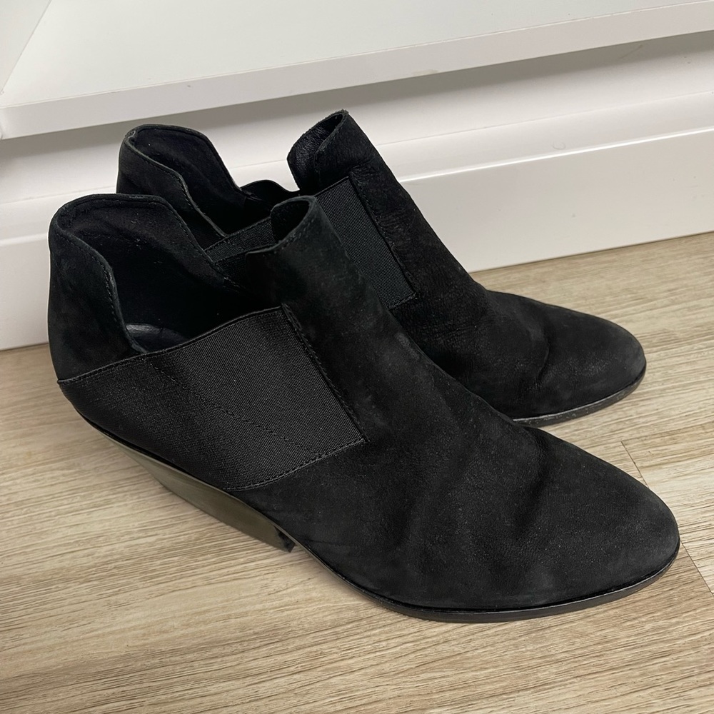 EILEEN FISHER BOOTIE  7.5